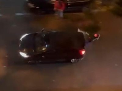 Bójka w Las Palmas: młody mężczyzna pobity i przejechany przez auto