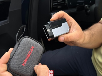 Podłączyłem chińską kostkę do mojego auta. To co zobaczyłem było przerażające, ale i imponujące