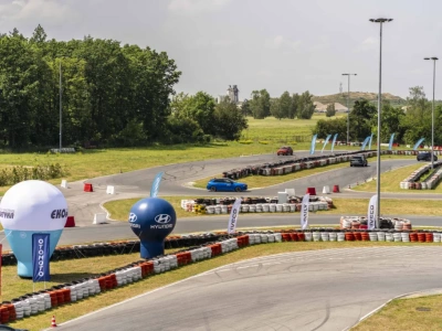 Stres w pracy i presja zwiększają ryzyko wypadku. 60% badanych potwierdziło agresję „za kółkiem”