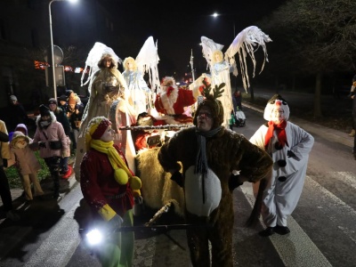 Był Mikołaj, renifer, bałwanek, anioły i diabełek. Przez Świdnik przeszła Świąteczna Parada