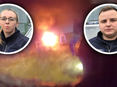Policjanci ze Starachowic wynieśli mężczyznę z płonącego domu. Dramatyczne nagranie z kamery nasobnej