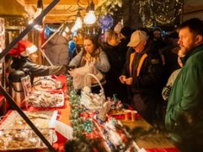 Tłumy na jarmarku w Pile. Zaparkować graniczy z cudem