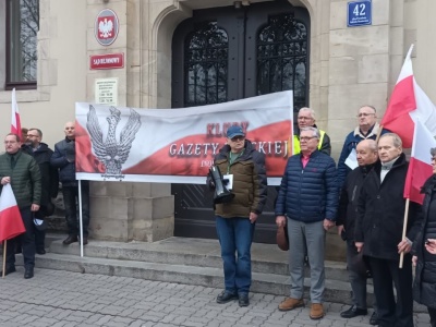Sprzeciw wobec działań obecnego rządu. Członkowie Klubu Gazety Polskiej protestowali w Inowrocławiu