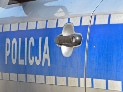 7-latek odpalił samochód i wjechał w 5-letnią siostrzyczkę. Wiemy, w jakim jest stanie