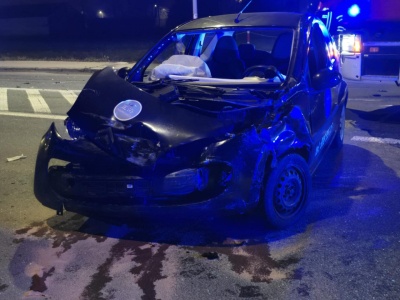 Kolejny wypadek na skrzyżowaniu w Strzeszkowicach. Droga jest całkowicie zablokowana