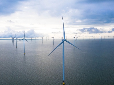 Dlaczego giganci porzucają inwestycje w morskie wiatraki? Odpowiedź jest skomplikowana