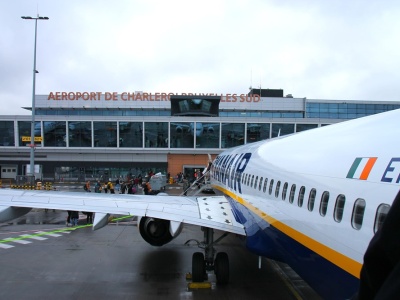 „Tanie” latanie z Charleroi może podrożeć