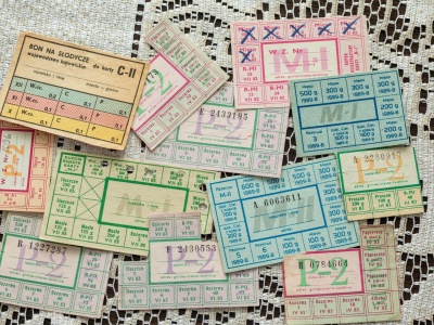 Kartki z PRL-u są dziś warte krocie. Kolekcjonerzy ich poszukują, koniecznie sprawdź szuflady