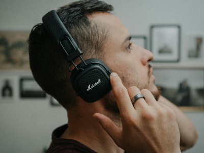 Teksty piosenek ukazują niewidoczny trend dotyczący ludzkości. Analiza obejmująca 50 lat ujawniła zatrważającą prawdę