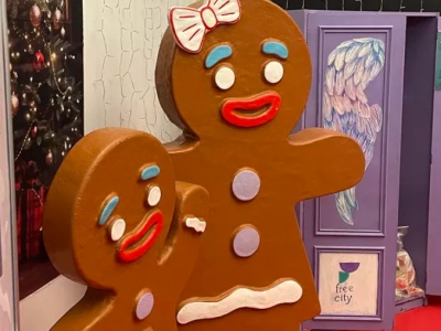 Drugie życie zabawek. Fiołkowa szafa pełna radości dla najmłodszych czeka na gdańskim jarmarku