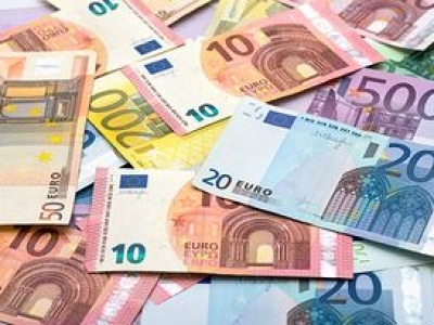 Ile kosztuje euro? Kurs euro do złotego PLN/EUR 15.12.2025