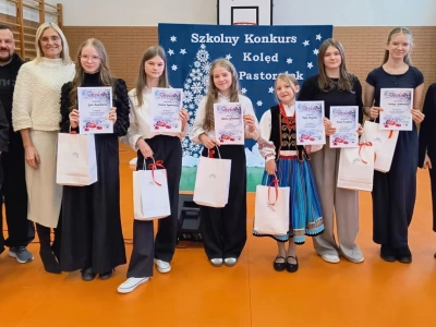 Muzyczna magia świąt w Szkole Podstawowej nr 1 w Wysokiem Mazowieckiem