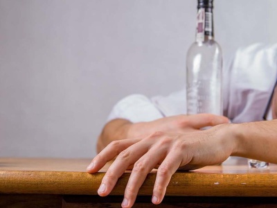 Ukradł butelkę alkoholu i wypił w sklepie, bo jak mówił nie ma pieniędzy