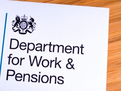 Potrącenie należności z zasiłków. 5 sytuacji gdy DWP może to zrobić