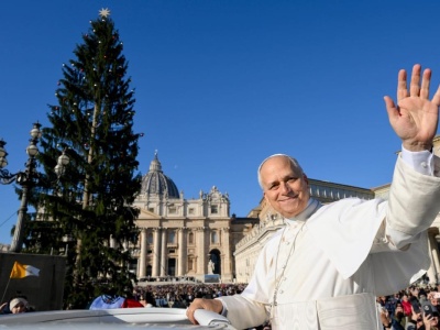 Zapalono światełka na choince na placu Świętego Piotra. Papież: To przywołuje nadzieję