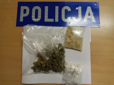 320 gramów narkotyków przejęte na Zatorzu. Dwaj 31-latkowie z zarzutami