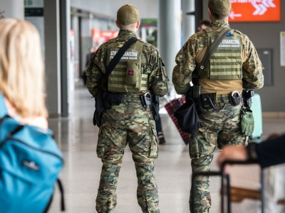 Nie zezwolili im na wyjazd z kraju. Polacy musieli odwołać loty