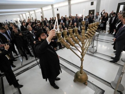 Chanuka w POLSKIM Sejmie a milczenie o chrześcijaństwie – pytanie o tożsamość