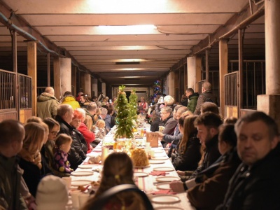 Wigilia Stajenna w Regielnicy – spotkanie, które łączy ludzi, tradycję i naturę