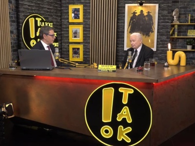 Nietypowe tabliczki skradły show Kaczyńskiego. 