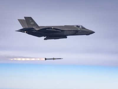 Finlandia zamawia pierwsze pociski AIM-120D-3 AMRAAM