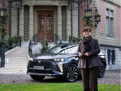 Stylowa ambasada – DS 7 dla Pani Ambasador