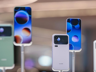 Rynek smartfonów wchodzi w fazę spadku. Niedobór pamięci i wyższe koszty uderzają w producentów