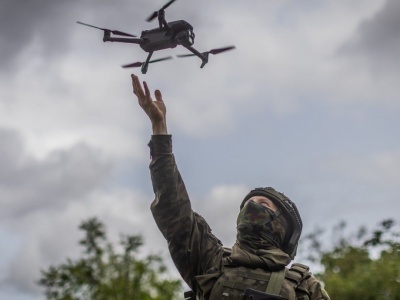 Dron rozpoznawczy spadł obok domu na Mazowszu