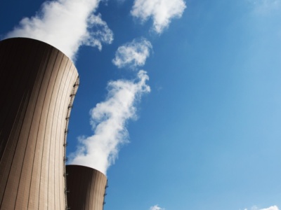 Atomowy przełom w Polsce. KE mówi „tak”, samorządy ostrzą noże