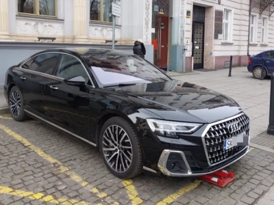 Tak wygląda nowa luksusowa limuzyna prezydenta Katowic. Usłyszała już o niej cała Polska