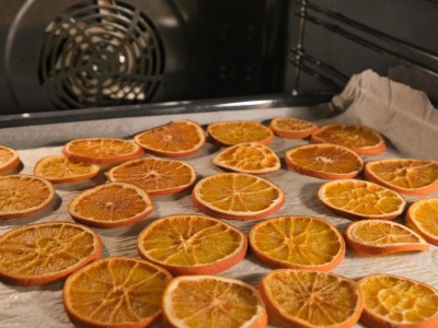 Ta kultowa ozdoba choinkowa wraca do łask. Jest eko, tania i pachnie świętami