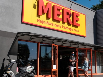 Nowe szyldy, stara strategia. Rosyjskie dyskonty w europejskiej ofensywie