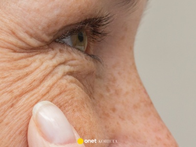 Ten krem ściera cienie i zmarszczki pod oczami. Unosi opadającą powiekę jak dźwig!