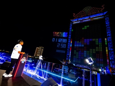 Zagrali w Tetrisa dronami. Red Bull po raz kolejny przesunął granicę