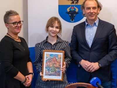 Jolanta Czechowska z Technikum nr 3 autorką oficjalnej kartki świątecznej Powiatu Chojnickiego