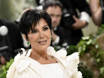 Stylizacja na święta z Kris Jenner. Idealna dla dojrzałych kobiet