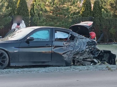 18-latka nie dostosowała prędkości. W Sporniaku BMW wpadło w poślizg, zderzyło się z dostawczym fordem