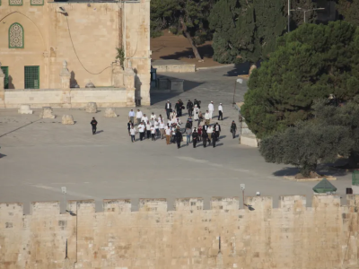 Żydzi uczcili Chanukę, wdzierając się do meczetu Al-Aksa