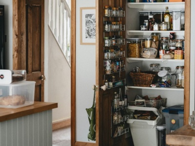 To rozwiązanie odmieni twoją kuchnię. Tańsze niż tradycyjne szafki i nadaje wnętrzu lekkości