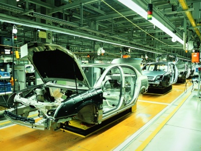 Komisja Europejska wycofuje się z całkowitego zakazu sprzedaży aut spalinowych w UE