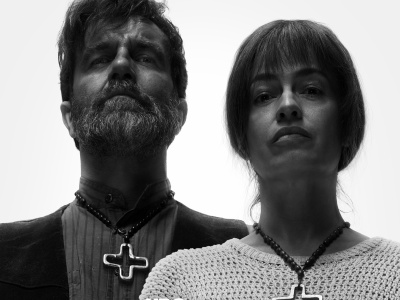 HBO Max publikuje oficjalny zwiastun nowego serialu Niebo. Rok w piekle. Mroczna prawda o sekcie