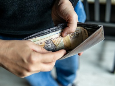 Nie dają pasków, a i tak wszystko jest legalne. Pracownicy w szoku, gdy poznają szczegóły