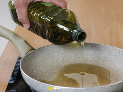Nowe badanie. Popularny olej może prowadzić do znacznego przyrostu wagi