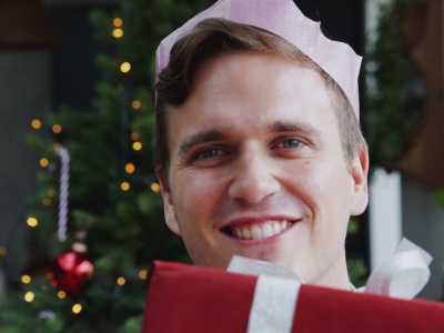 Co kupić dorosłemu bratu na święta? Te prezenty wywołają autentyczny uśmiech
