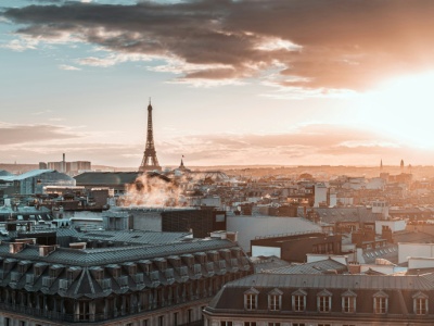 Magia świąt z widokiem na Wieżę Eiffla. Powraca bajeczne paryskie lodowisko