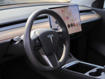 Tesla ukarana za „fałszywy marketing”. Klienci byli celowo wprowadzani w błąd