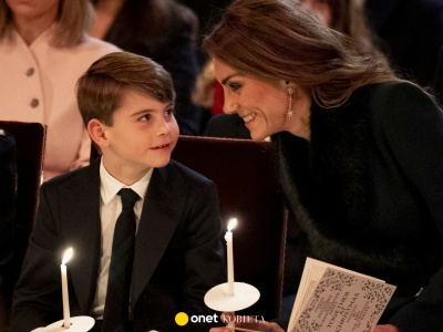 Kate zachwyca świąteczną stylizacją. Czerwień i aksamitna kokarda na przedświątecznym lunchu w Pałacu Buckingham