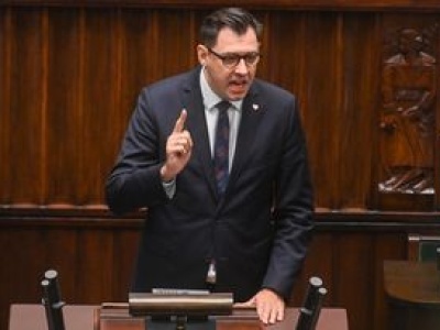 Posłowie PiS nagle zerwali się z miejsc. Okrzyki: 