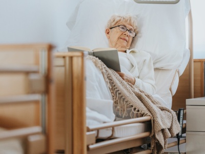 Nowa definicja opieki długoterminowej, nieformalnej i opiekuna. Kluczowe zmiany w konsultacjach