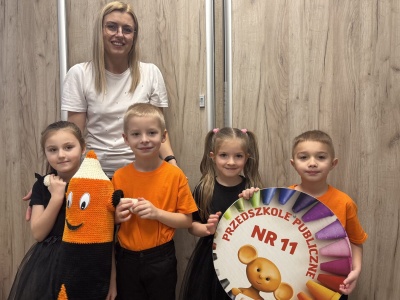 Sportowa Kredka wędruje po ostrowieckich przedszkolach i zachęca dzieci do ćwiczeń